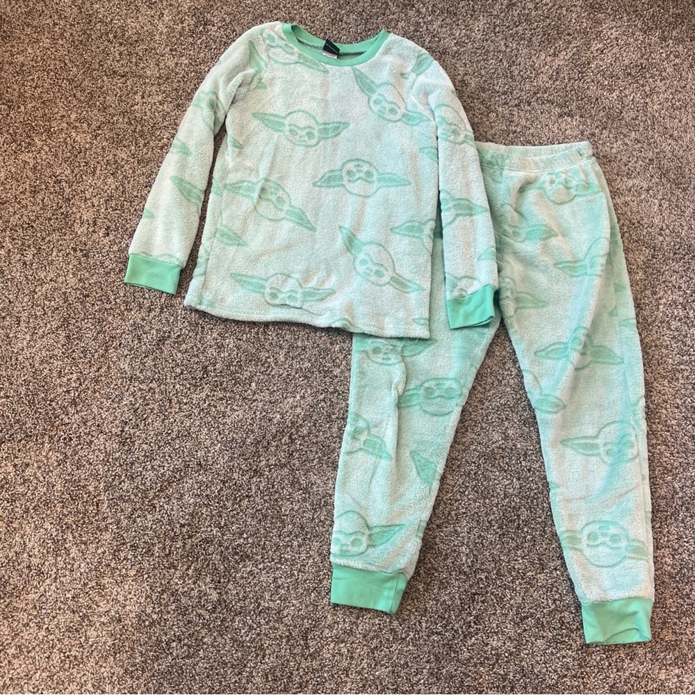 Star Wars The Mandalorian Grogu Kids Unisex Fleece Pajama Set Green L 10/12